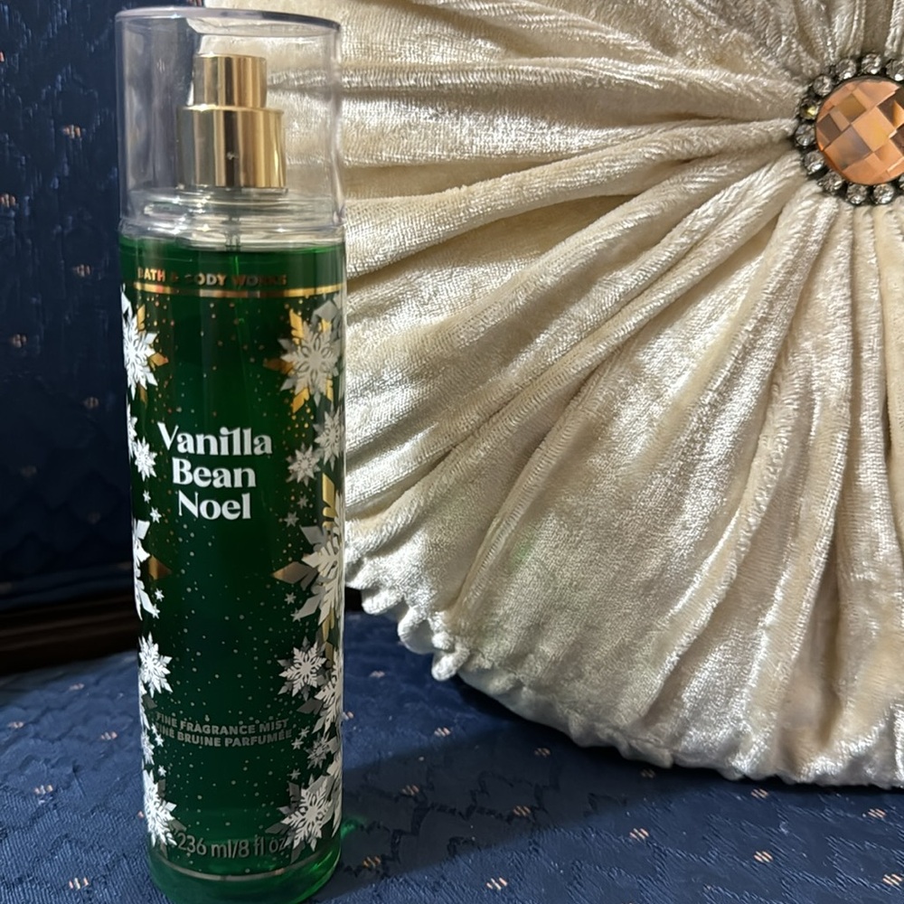 BATH & BODY WORKS SET. . . VANILLA BEAN NOEL SCENT - Picture 3 of 6